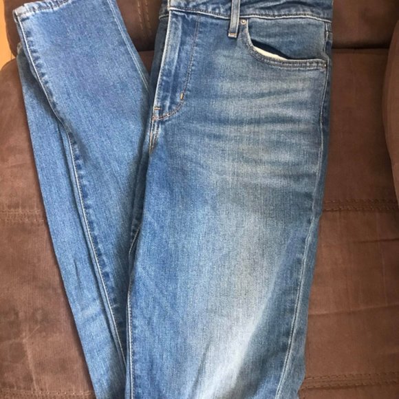 High Rise Levis Jeans - Picture 5 of 6